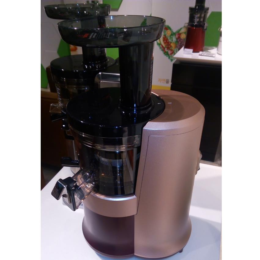 Máy ép trái cây tốc độ chậm Hurom HAB-EBE17 - Hình thực tế