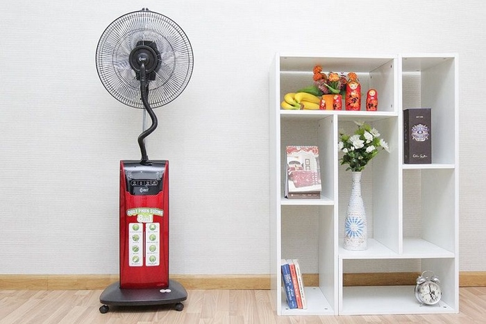 Quạt phun sương Comet CM8816 có chức năng tạo ion âm lọc không khí và cân bằng độ ẩm trong phòng